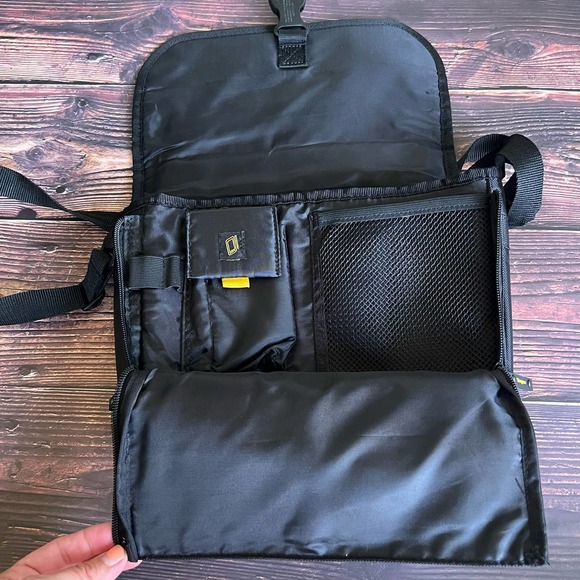 Messenger Shoulder Bag for Tablet iPad- Mini - Targus CityGear - TSM148-50 - Picture 4 of 4